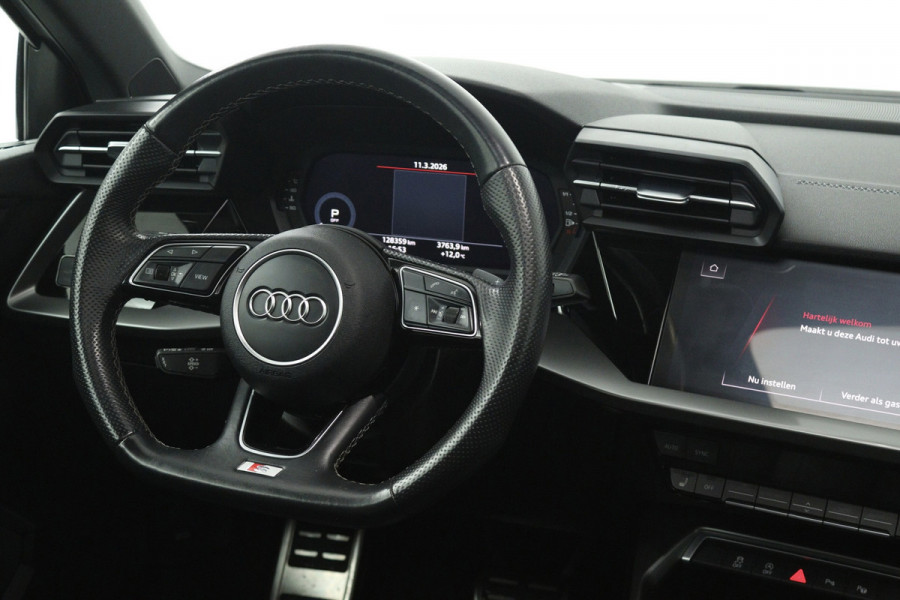 Audi A3 Sportback 30 TFSI S edition (PANORAMADAK, STOELVERWARMING, DIGITALE COCKPIT, NAVIGATIE, LANE-ASSIST, PARKEERSENSOREN)