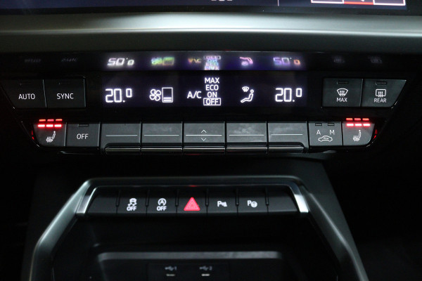 Audi A3 Sportback 30 TFSI S edition (PANORAMADAK, STOELVERWARMING, DIGITALE COCKPIT, NAVIGATIE, LANE-ASSIST, PARKEERSENSOREN)