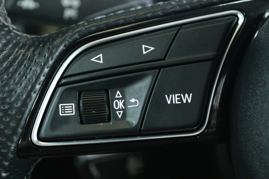 Audi A3 Sportback 30 TFSI S edition (PANORAMADAK, STOELVERWARMING, DIGITALE COCKPIT, NAVIGATIE, LANE-ASSIST, PARKEERSENSOREN)