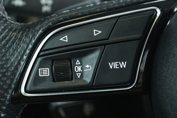 Audi A3 Sportback 30 TFSI S edition (PANORAMADAK, STOELVERWARMING, DIGITALE COCKPIT, NAVIGATIE, LANE-ASSIST, PARKEERSENSOREN)