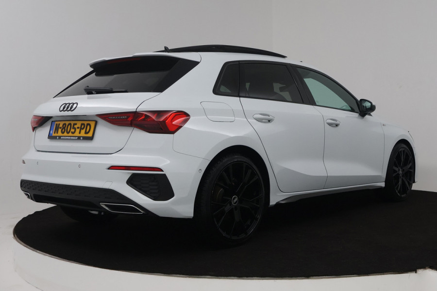 Audi A3 Sportback 30 TFSI S edition (PANORAMADAK, STOELVERWARMING, DIGITALE COCKPIT, NAVIGATIE, LANE-ASSIST, PARKEERSENSOREN)