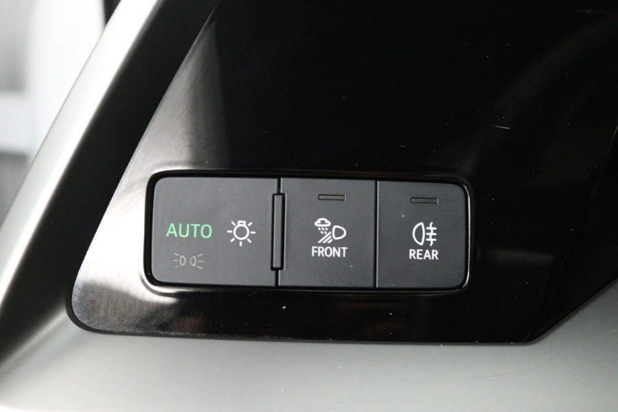 Audi A3 Sportback 30 TFSI S edition (PANORAMADAK, STOELVERWARMING, DIGITALE COCKPIT, NAVIGATIE, LANE-ASSIST, PARKEERSENSOREN)