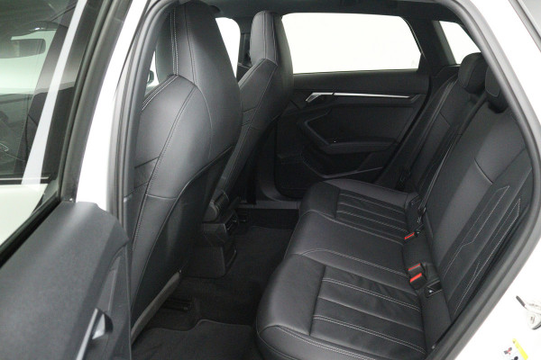 Audi A3 Sportback 30 TFSI S edition (PANORAMADAK, STOELVERWARMING, DIGITALE COCKPIT, NAVIGATIE, LANE-ASSIST, PARKEERSENSOREN)