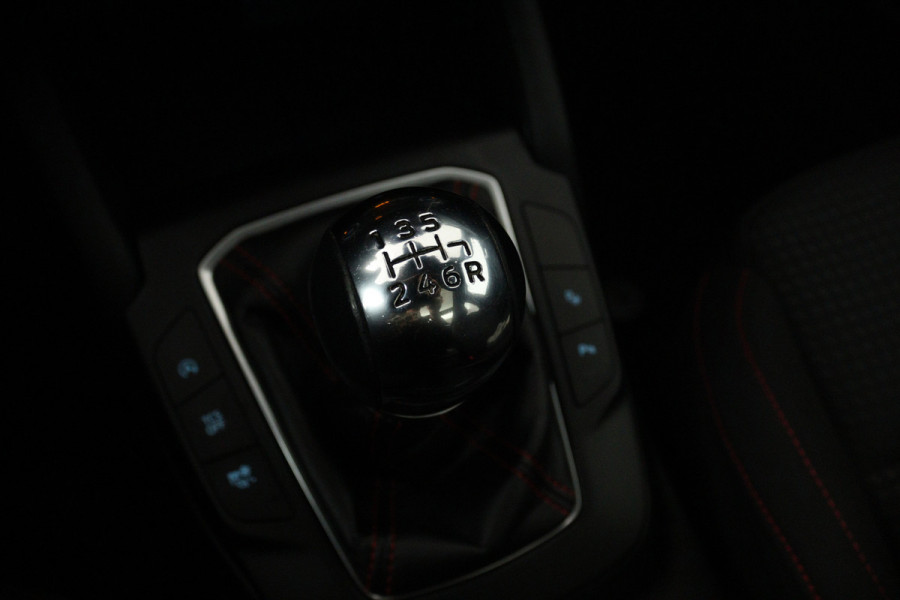 Ford FOCUS Wagon 1.0 EcoBoost ST Line Business (PANORAMADAK, STOEL/STUUR VERWARMING, CAMERA, CRUISE ADAPTIEF, LANE-ASSIST)