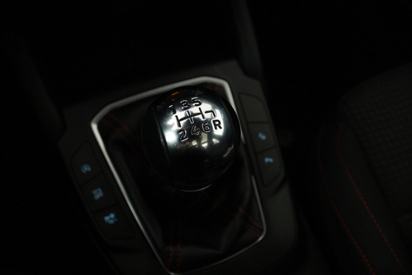 Ford FOCUS Wagon 1.0 EcoBoost ST Line Business (PANORAMADAK, STOEL/STUUR VERWARMING, CAMERA, CRUISE ADAPTIEF, LANE-ASSIST)