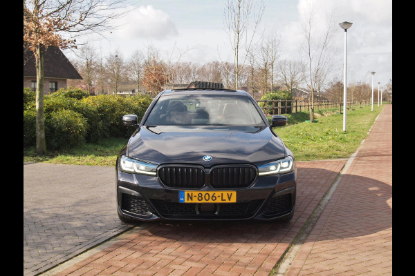 BMW 5 Serie 545e xDrive Business Edition Plus | M-Pakket | Schuifdak | Massage stoelen | Head-Up Display | Camera | NL-Auto |