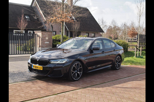 BMW 5 Serie 545e xDrive Business Edition Plus | M-Pakket | Schuifdak | Massage stoelen | Head-Up Display | Camera | NL-Auto |
