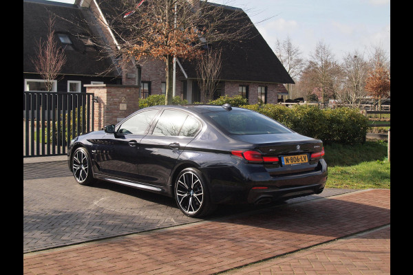 BMW 5 Serie 545e xDrive Business Edition Plus | M-Pakket | Schuifdak | Massage stoelen | Head-Up Display | Camera | NL-Auto |