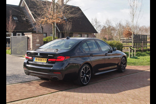 BMW 5 Serie 545e xDrive Business Edition Plus | M-Pakket | Schuifdak | Massage stoelen | Head-Up Display | Camera | NL-Auto |