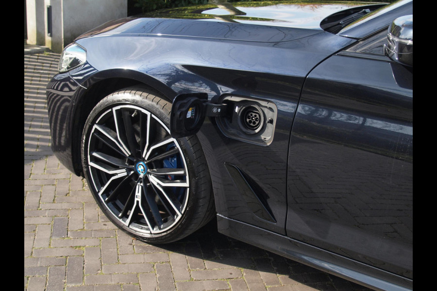 BMW 5 Serie 545e xDrive Business Edition Plus | M-Pakket | Schuifdak | Massage stoelen | Head-Up Display | Camera | NL-Auto |