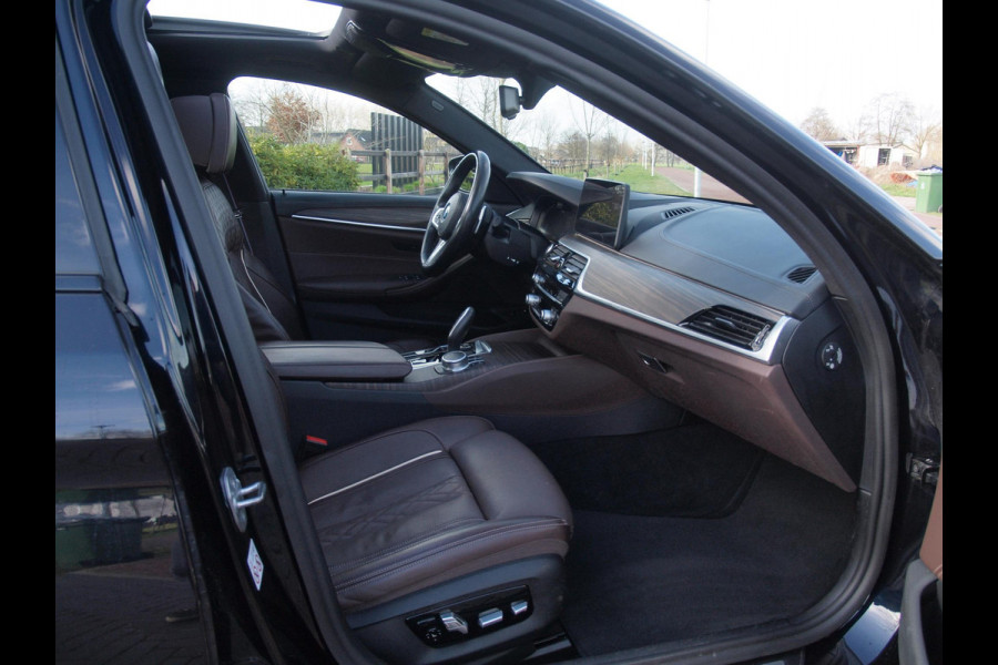 BMW 5 Serie 545e xDrive Business Edition Plus | M-Pakket | Schuifdak | Massage stoelen | Head-Up Display | Camera | NL-Auto |