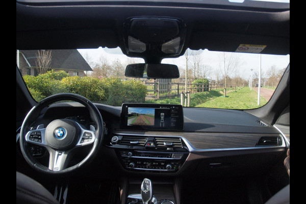 BMW 5 Serie 545e xDrive Business Edition Plus | M-Pakket | Schuifdak | Massage stoelen | Head-Up Display | Camera | NL-Auto |