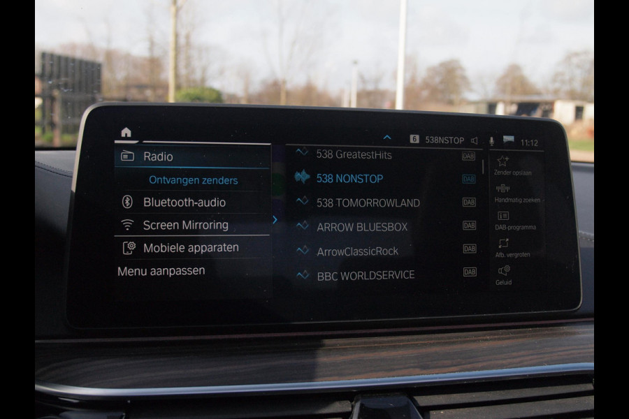 BMW 5 Serie 545e xDrive Business Edition Plus | M-Pakket | Schuifdak | Massage stoelen | Head-Up Display | Camera | NL-Auto |