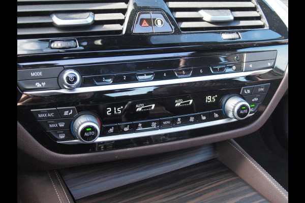 BMW 5 Serie 545e xDrive Business Edition Plus | M-Pakket | Schuifdak | Massage stoelen | Head-Up Display | Camera | NL-Auto |