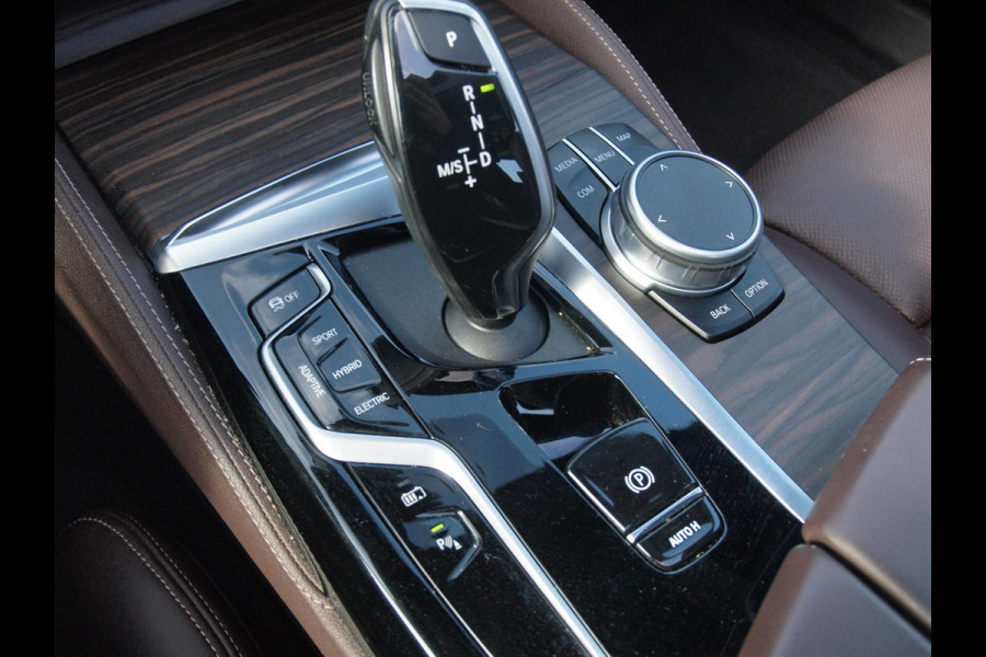 BMW 5 Serie 545e xDrive Business Edition Plus | M-Pakket | Schuifdak | Massage stoelen | Head-Up Display | Camera | NL-Auto |
