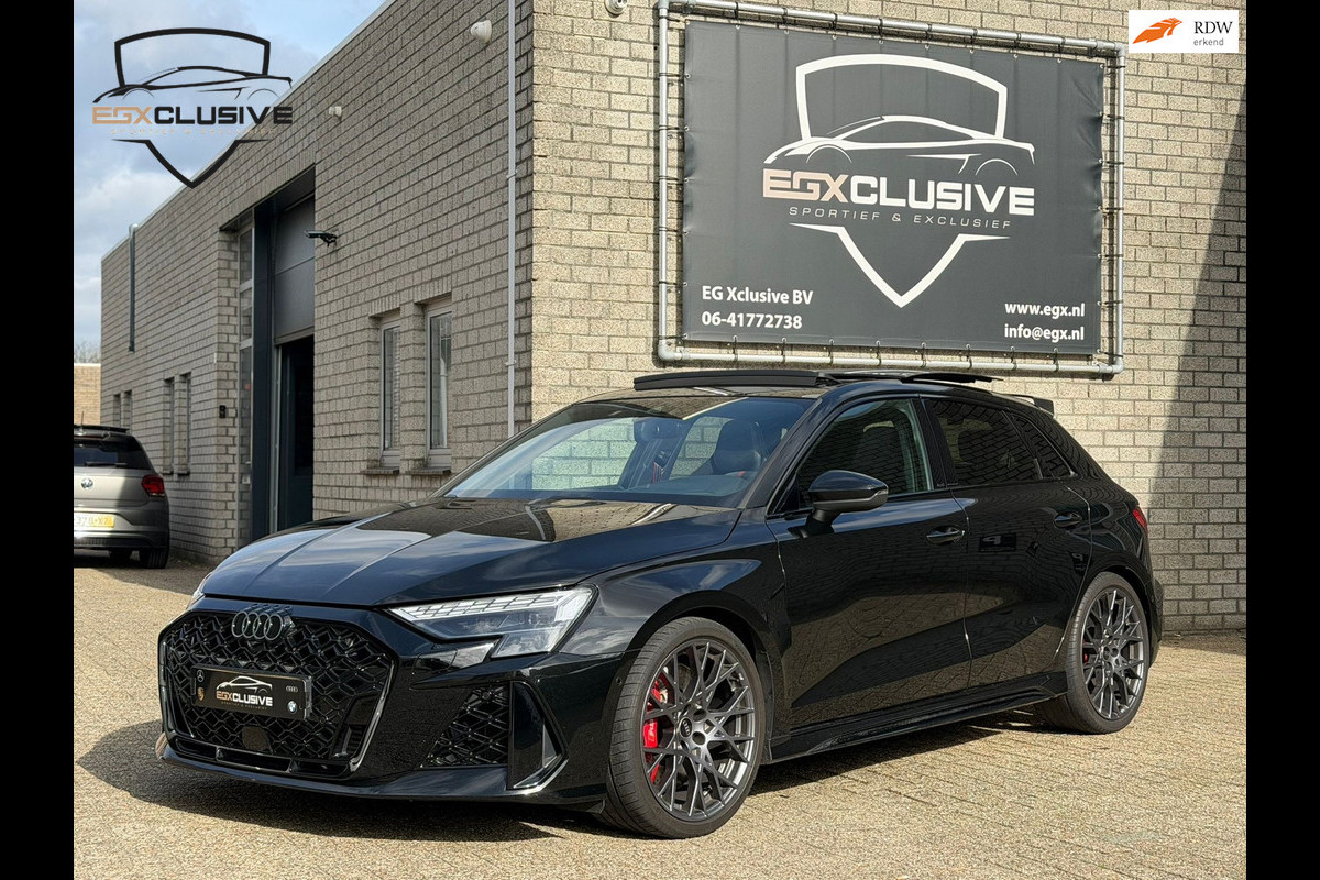 Audi RS3 Sportback 2.5 TFSI QUATTRO Carbon/Kuipstoelen/Pano/HUD/