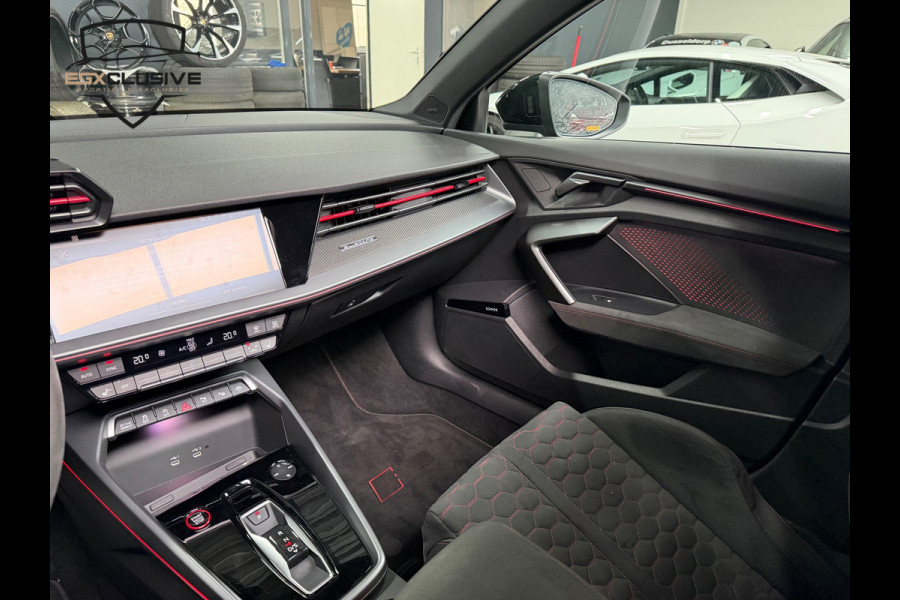 Audi RS3 Sportback 2.5 TFSI QUATTRO Carbon/Kuipstoelen/Pano/HUD/