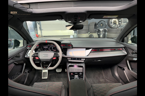 Audi RS3 Sportback 2.5 TFSI QUATTRO Carbon/Kuipstoelen/Pano/HUD/