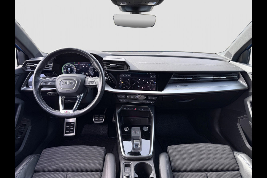 Audi A3 Sportback 40 TFSI e S-line | Matrix LED | Trekhaak | Elektr. stoelen | Camera | Carplay | Sfeer | ACC | Elektr. achterklep