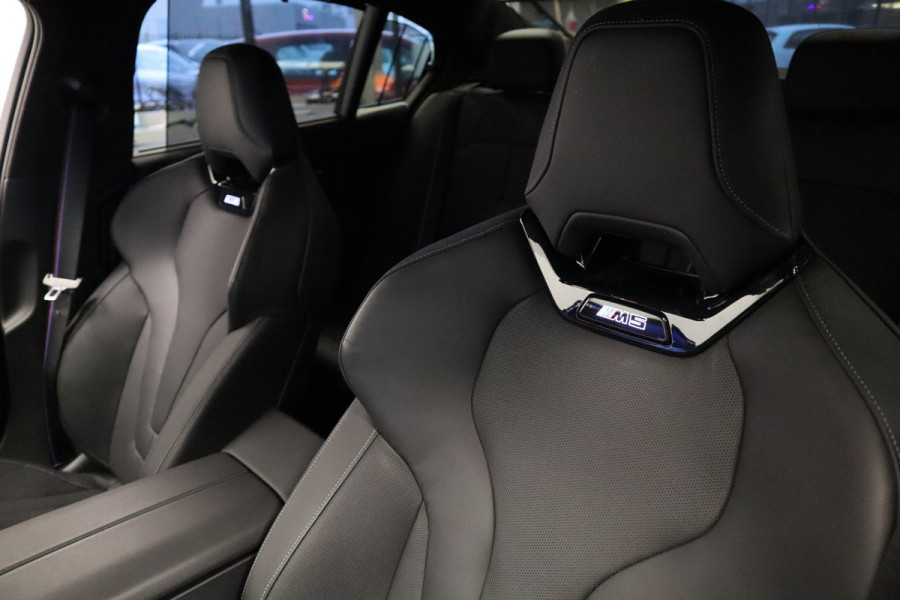 BMW 5 Serie M5  Carbon Pack Co-Pilot Live Cockpit  Professional 1st eigenaar NAP