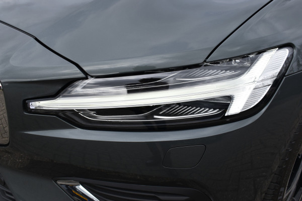 Volvo V60 T6 350PK Plug-in hybrid AWD Ultra Dark | Demo | Blis | Stoelventilatie | Massage Stoelen | Panodak | 360 Camera | B&W