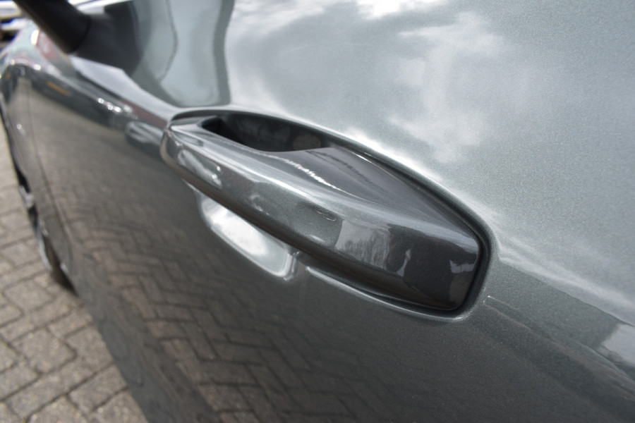 Volvo V60 T6 350PK Plug-in hybrid AWD Ultra Dark | Demo | Blis | Stoelventilatie | Massage Stoelen | Panodak | 360 Camera | B&W