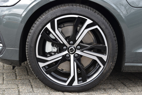 Volvo V60 T6 350PK Plug-in hybrid AWD Ultra Dark | Demo | Blis | Stoelventilatie | Massage Stoelen | Panodak | 360 Camera | B&W