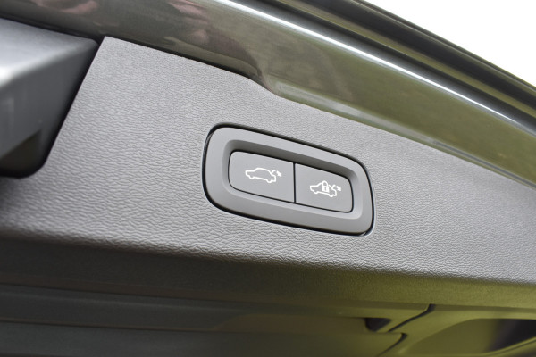 Volvo V60 T6 350PK Plug-in hybrid AWD Ultra Dark | Demo | Blis | Stoelventilatie | Massage Stoelen | Panodak | 360 Camera | B&W
