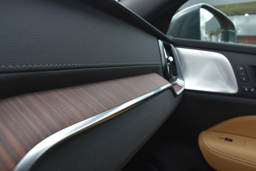 Volvo V60 T6 350PK Plug-in hybrid AWD Ultra Dark | Demo | Blis | Stoelventilatie | Massage Stoelen | Panodak | 360 Camera | B&W