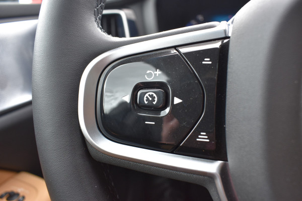Volvo V60 T6 350PK Plug-in hybrid AWD Ultra Dark | Demo | Blis | Stoelventilatie | Massage Stoelen | Panodak | 360 Camera | B&W