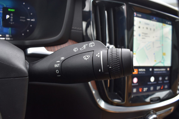 Volvo V60 T6 350PK Plug-in hybrid AWD Ultra Dark | Demo | Blis | Stoelventilatie | Massage Stoelen | Panodak | 360 Camera | B&W