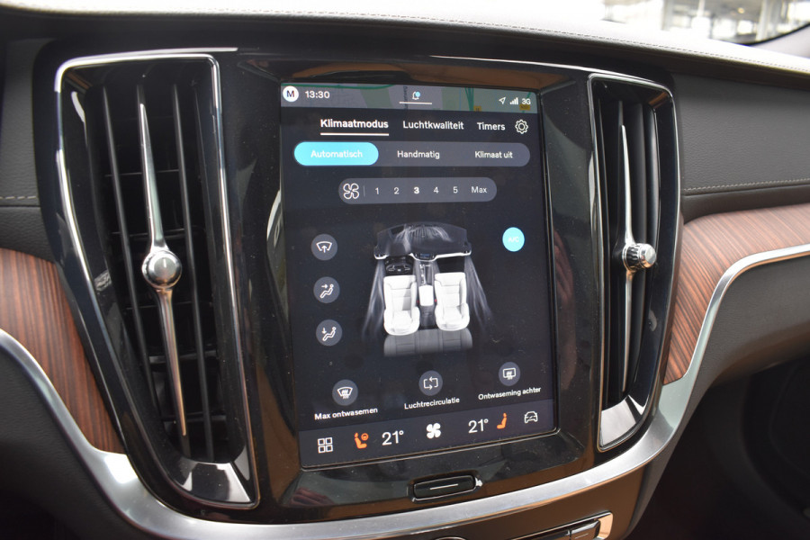 Volvo V60 T6 350PK Plug-in hybrid AWD Ultra Dark | Demo | Blis | Stoelventilatie | Massage Stoelen | Panodak | 360 Camera | B&W