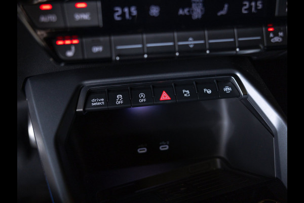 Audi A3 Sportback 35 TFSI 2x S-Line edition / 150pk / Panorama dak / Sonos / Achteruitrij camera /