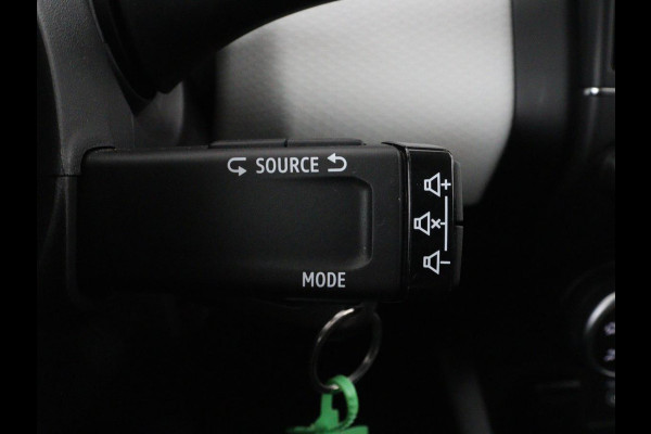 Renault Clio 1.0 TCe 90 Evolution | Carplay | Navigatie | Dodehoek detectie | Cruise control | Parkeerhulp | Full LED | DAB | Airco