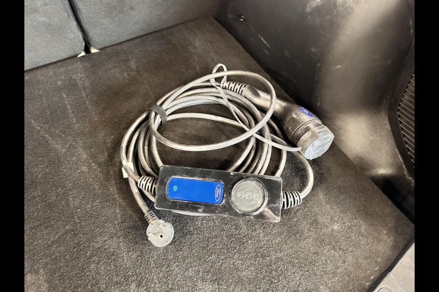 Ford Kuga 2.5 PHEV ST-Line Automaat Navigatie Apple Carplay/Android Auto Camera Parkeersensoren Cruise Control Stoel-en stuurverwarming Virtual Cockpit Climate Control