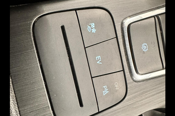 Ford Kuga 2.5 PHEV ST-Line Automaat Navigatie Apple Carplay/Android Auto Camera Parkeersensoren Cruise Control Stoel-en stuurverwarming Virtual Cockpit Climate Control