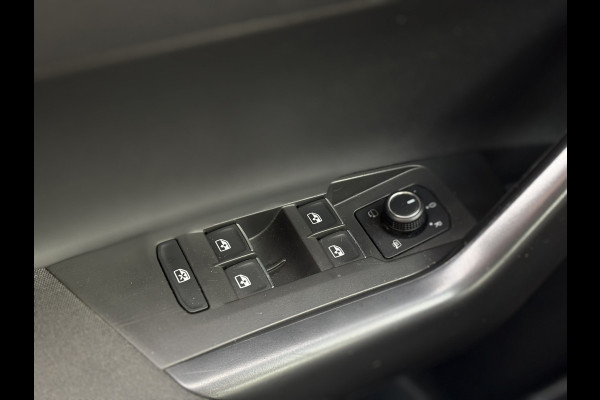 Volkswagen Polo 1.0 TSI Highline | Navi, Climate, Stoelverw., PDC, 15'' LMV | Onderhoudshistorie aanwezig! |