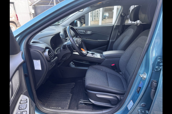 Hyundai Kona EV Comfort 64 kWh | 95% SOH | Trekhaak | Camera | Navigatie | Stoelverwarming |
