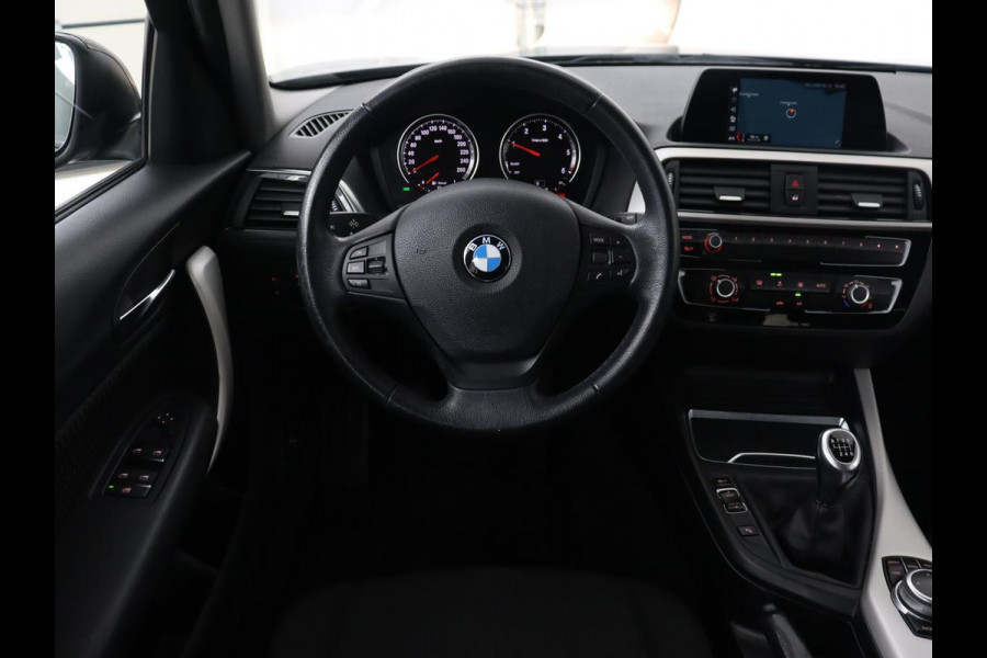 BMW 1-serie 116d | Navigatie | Parkeerhulp | Airco | Cruise control | Bluetooth | Keyless Start