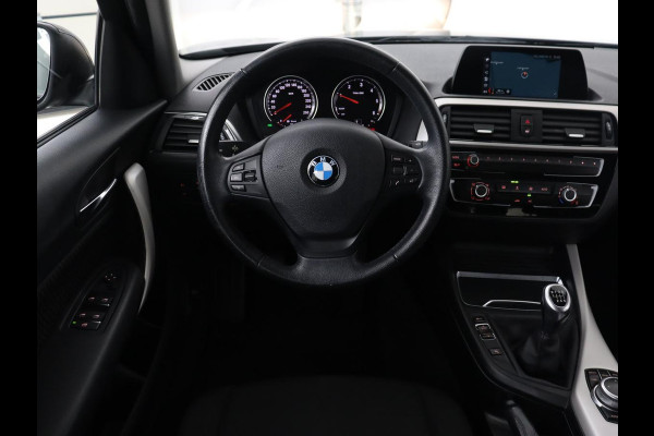 BMW 1-serie 116d | Navigatie | Parkeerhulp | Airco | Cruise control | Bluetooth | Keyless Start