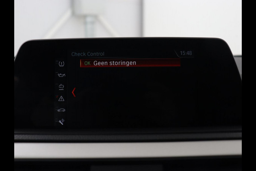 BMW 1-serie 116d | Navigatie | Parkeerhulp | Airco | Cruise control | Bluetooth | Keyless Start