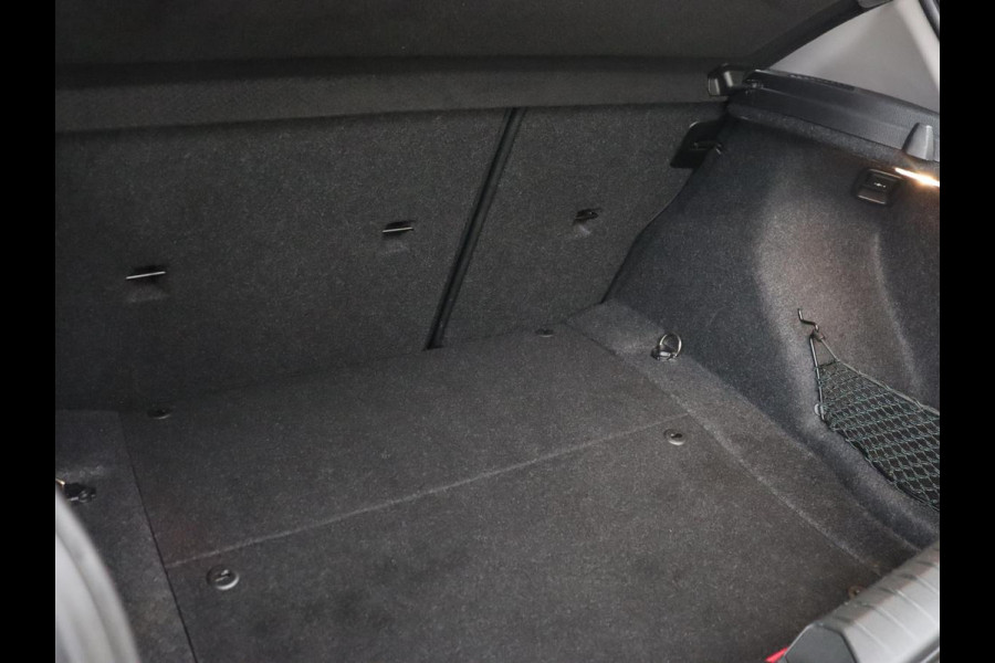 BMW 1-serie 116d | Navigatie | Parkeerhulp | Airco | Cruise control | Bluetooth | Keyless Start