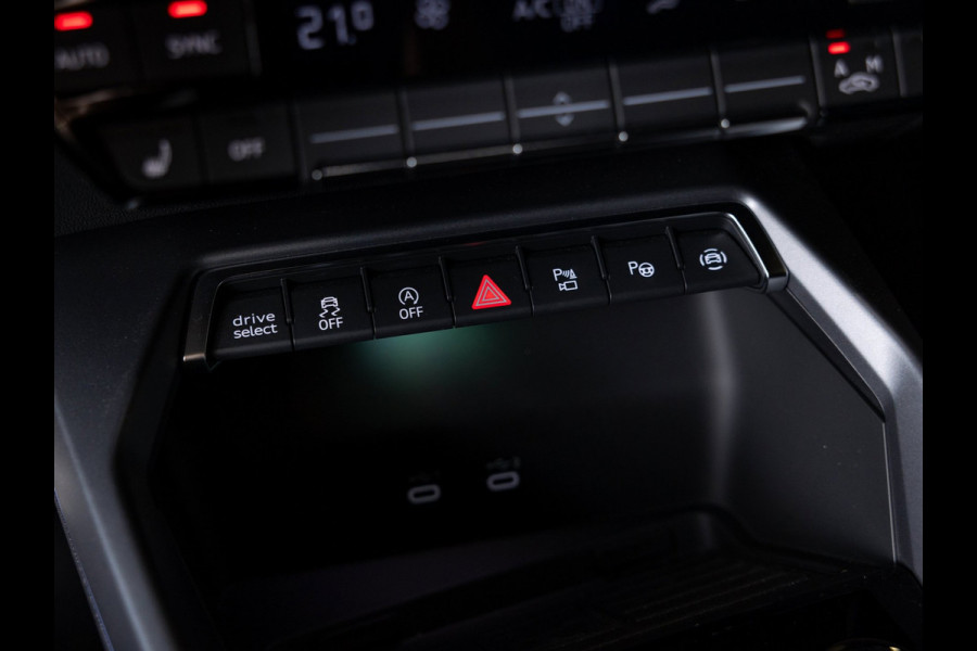 Audi A3 Sportback 35 TFSI S edition / 150pk / Panorama dak / Sonos / Achteruitrij camera /