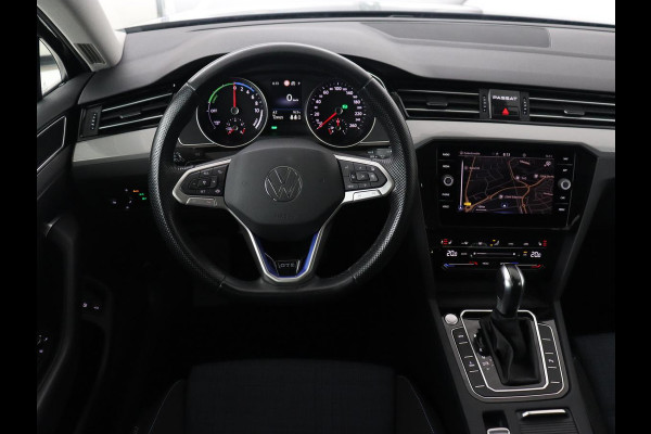 Volkswagen Passat 1.4 TSI PHEV GTE | Stoelverwarming | Adaptive cruise | Carplay | Navigatie | 18'' | Matrix LED | Parkeerhulp | Bluetooth | Plug In