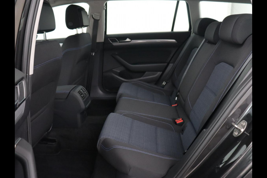 Volkswagen Passat 1.4 TSI PHEV GTE | Stoelverwarming | Adaptive cruise | Carplay | Navigatie | 18'' | Matrix LED | Parkeerhulp | Bluetooth | Plug In