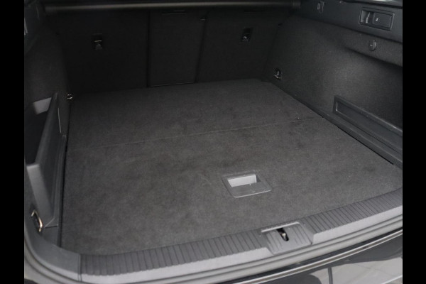 Volkswagen Passat 1.4 TSI PHEV GTE | Stoelverwarming | Adaptive cruise | Carplay | Navigatie | 18'' | Matrix LED | Parkeerhulp | Bluetooth | Plug In