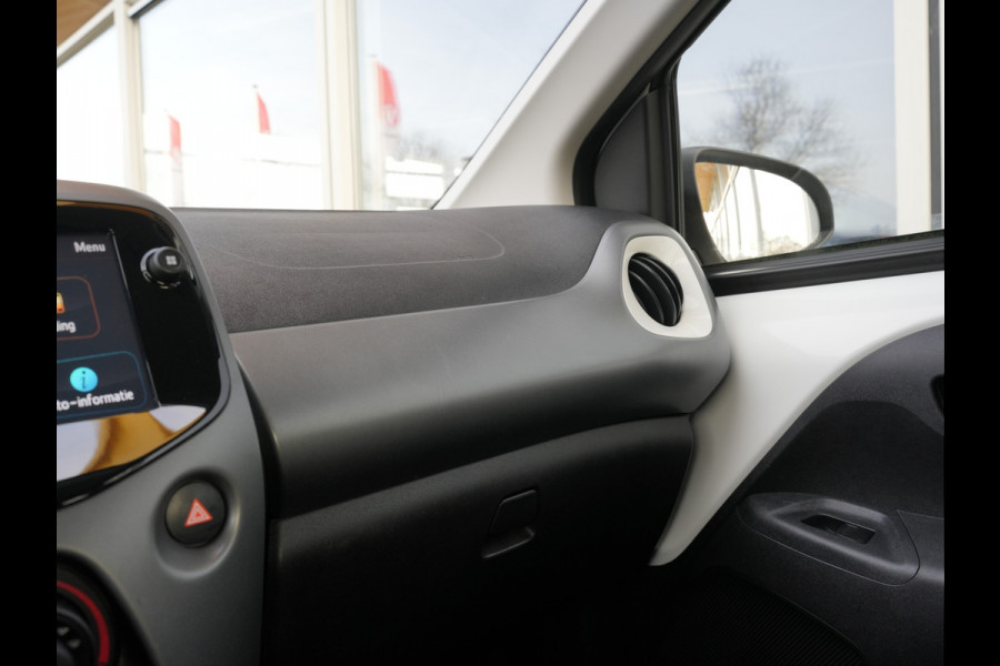 Toyota Aygo 1.0 VVT-i x-play | Achteruitrijcamera | DAB |