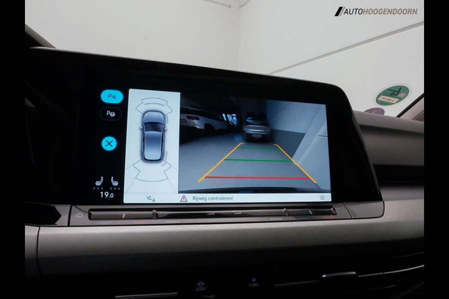 Volkswagen Golf 1.5 TSI Life Business Luxe (STUURVERWARMING,MEMORY STOELEN,SFEERVERLICHTING,ADAPTIVE CRUISE,CAMERA,TOPCONDITIE)