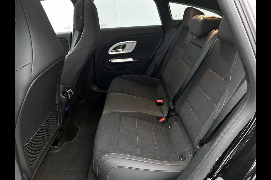 Mercedes-Benz CLA-Klasse Shooting Brake 250+ Business Solution AMG 85 kWh | Premium pakket | Winterpakket | Nightpakket | Smartphone integratie | MULTIBEAM LED | Warmtepomp | MBUX Superscreen | Adaptieve cruisecontrol | Antidiefstal pakket URBAN GUARD |