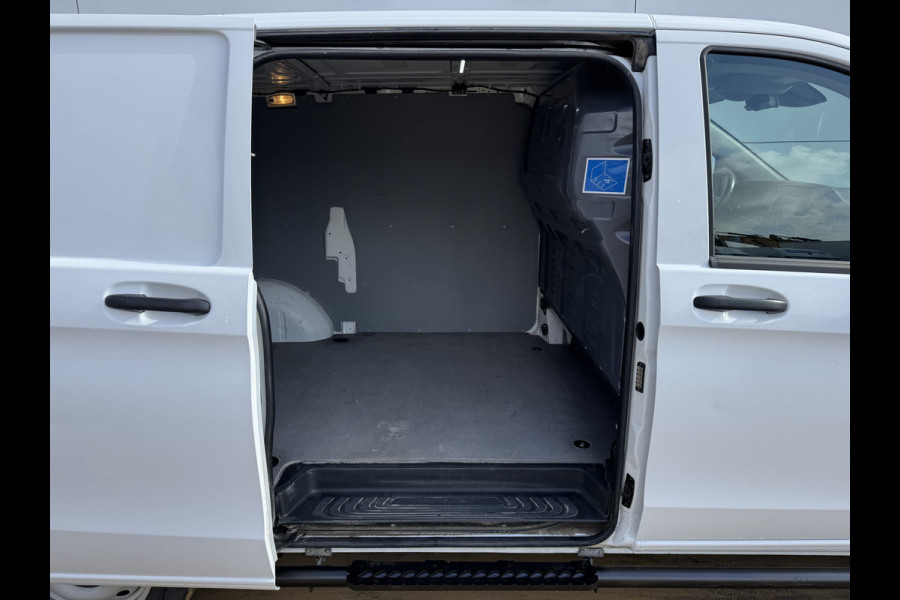 Mercedes-Benz Vito 114 1.9 CDI Automaat L2H1 Climate Control Adaptieve Cruise Side Bars Camera Carplay Trekhaak Stoelverwarming